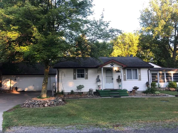 708 S Wood St, Chesaning, MI 48616