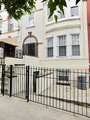 Rented by New York Residence | media 19