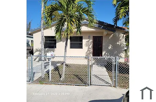 2331 SW 31st Ave Photo 1