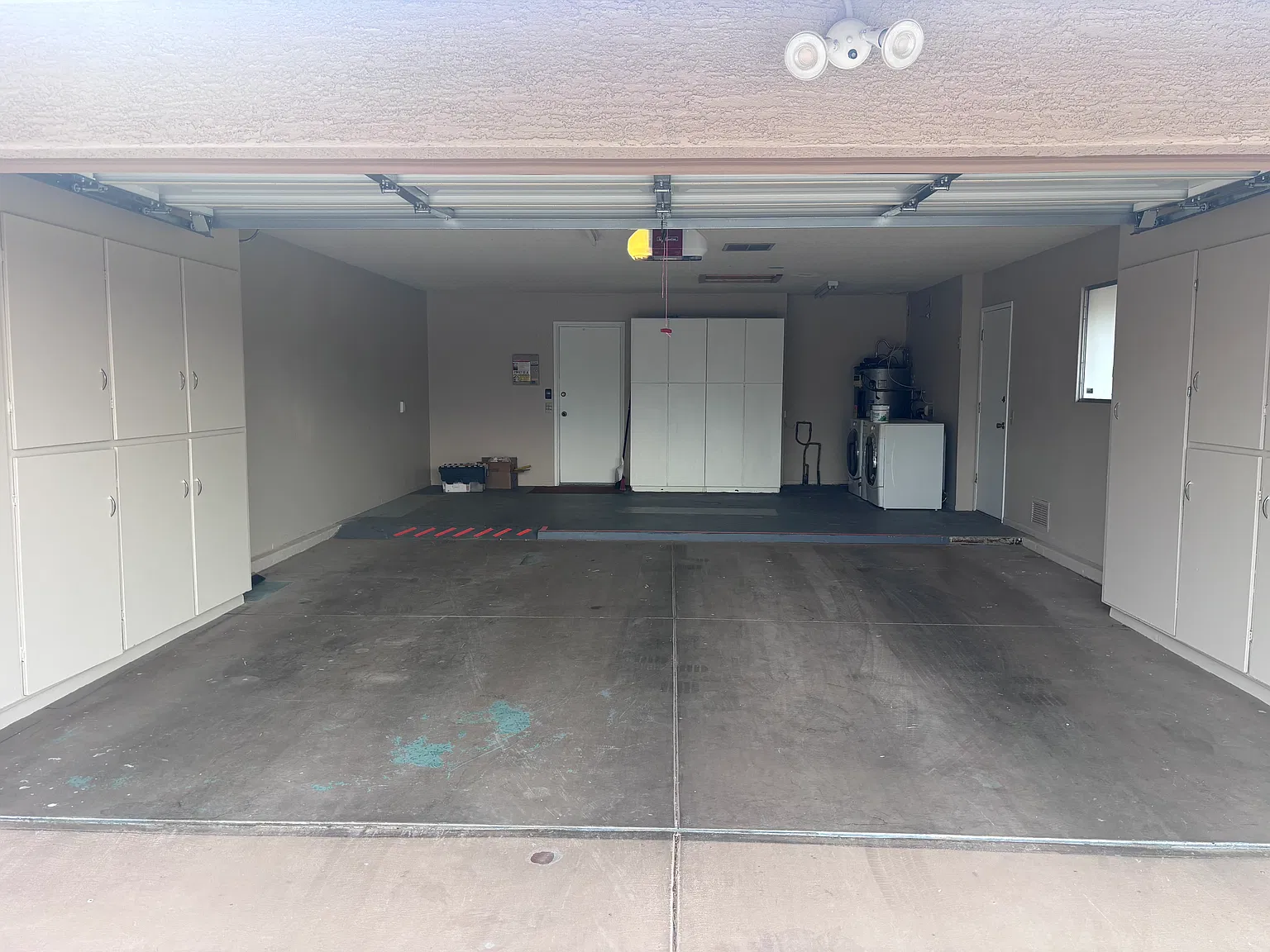 3 bed, 2390 sqft, $2,200 — Photo 3