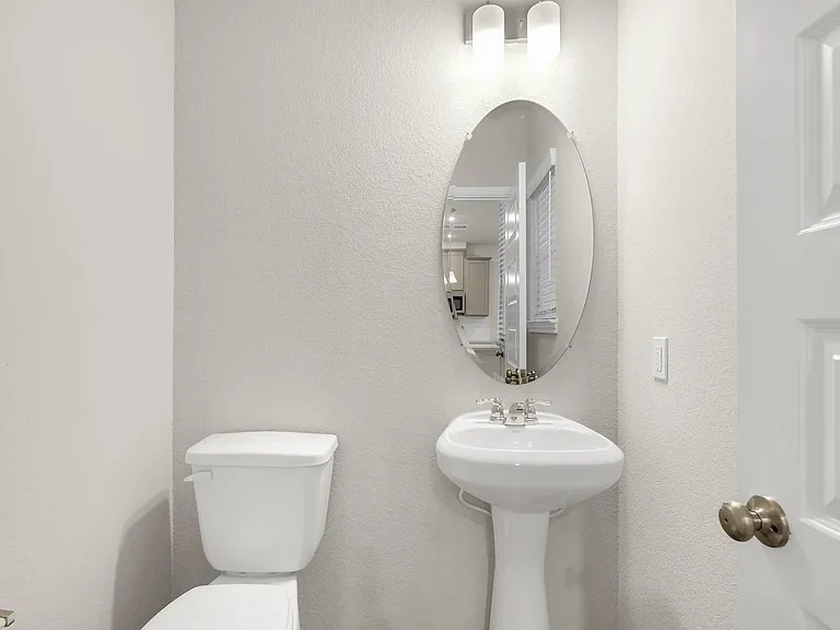 5606 Hyde Park Dr — Photo 9