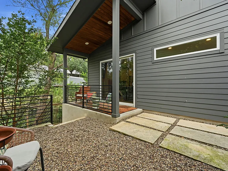 1307 Delano St #1 — Photo 17