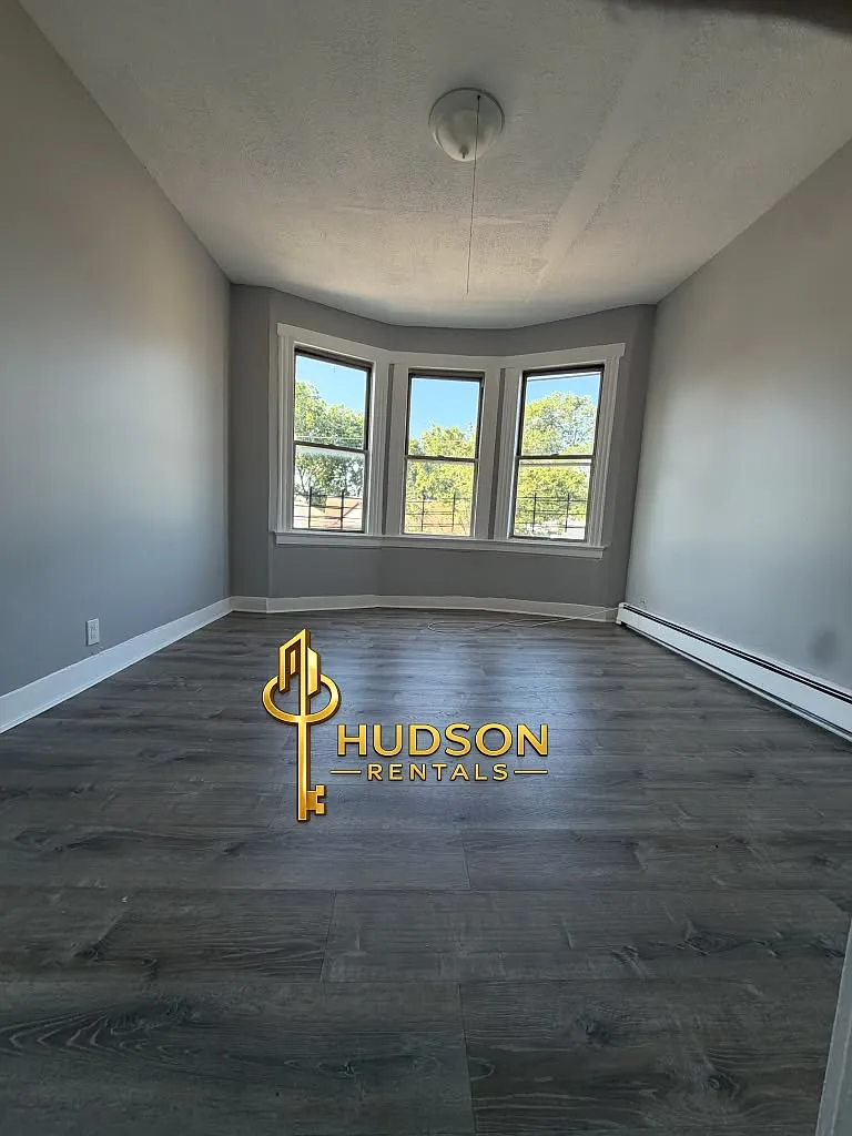 2 bed, 800 sqft, $2,000 — Photo 3