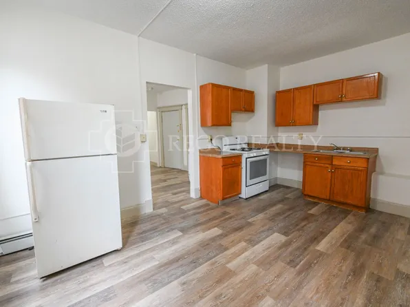 31-33 Bond St / Rosario Properties, LLC, 31-33 Bond St #1W, Hartford, CT 06114