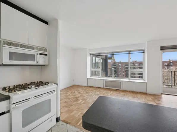 166-25 Powell Cove Boulevard image 7 of 37