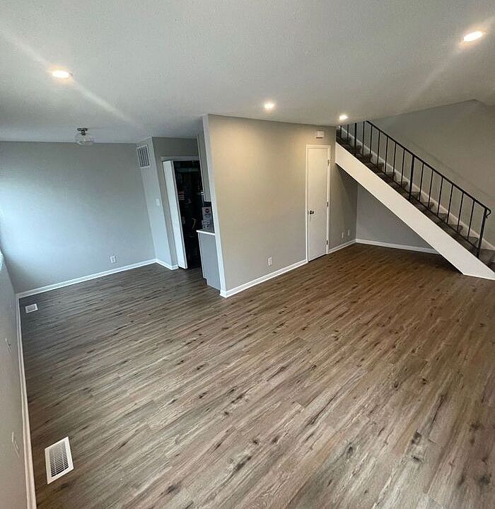 1st image of 6428 Lupine Ter