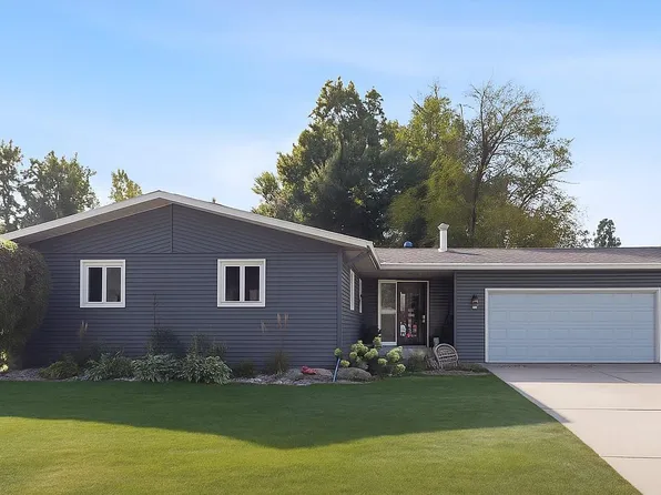 67 N Woodcrest Dr N, Fargo, ND 58102