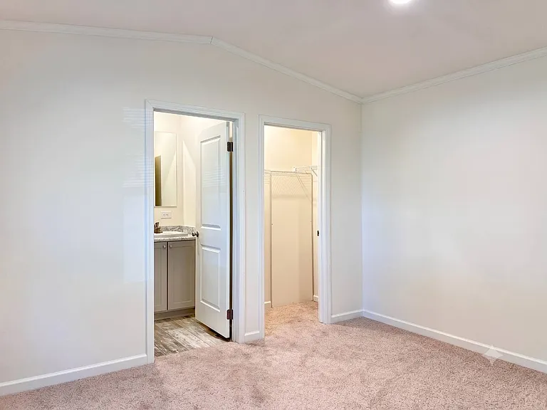 4400 La Salle St #53 — Photo 7