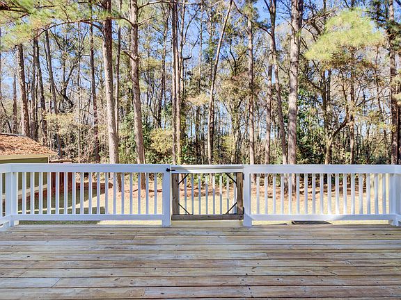 5th image of 137 White Pine Way