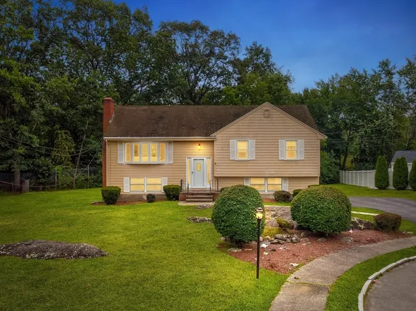 22 Millbrook Ln, Wakefield, MA 01880