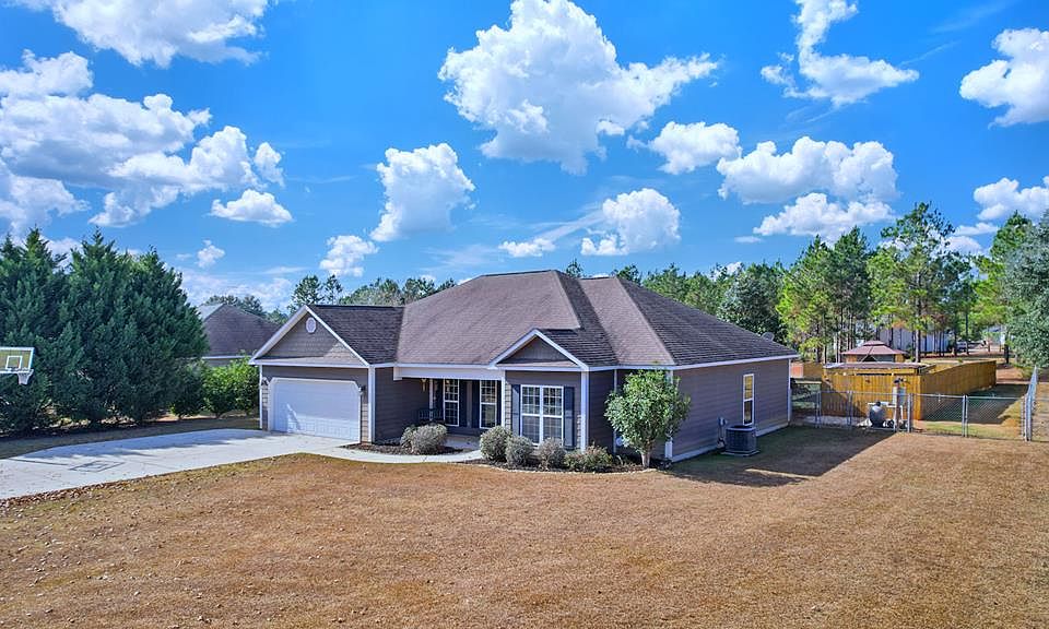 1st image of 140 White Oak Dr