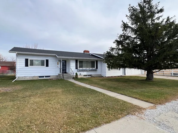 225 9th Ave SW, Choteau, MT 59422