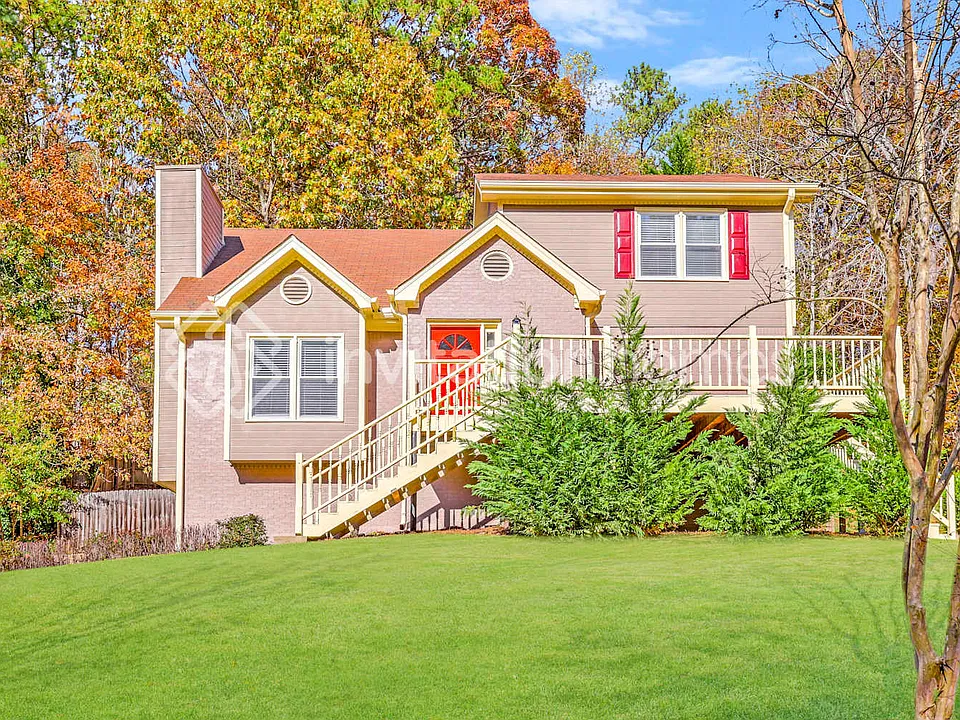 22 Peggy Ct NW