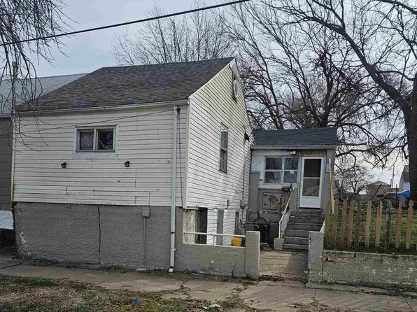 733 S 7th St, Quincy, IL 62301