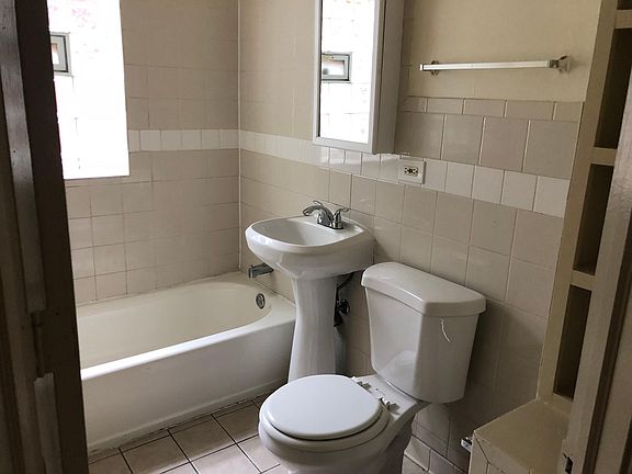 4th image of 6630 S Vernon Ave #1S