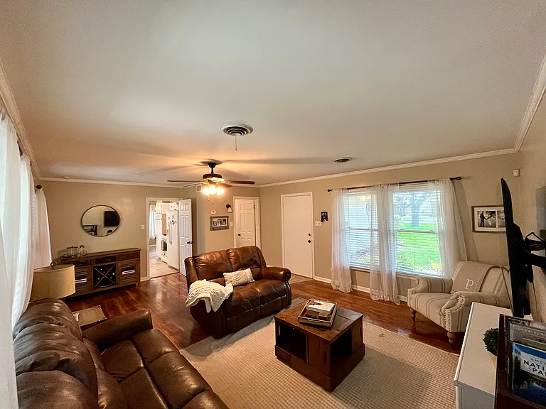 2931 Chisolm Trl — Photo 8