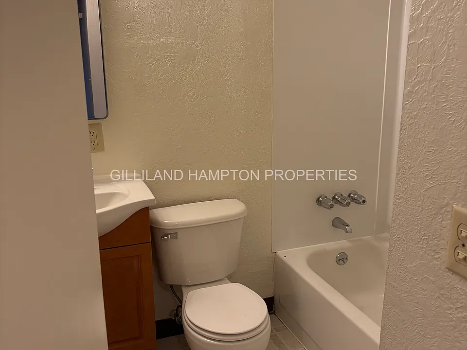 825 SE 2nd St #8