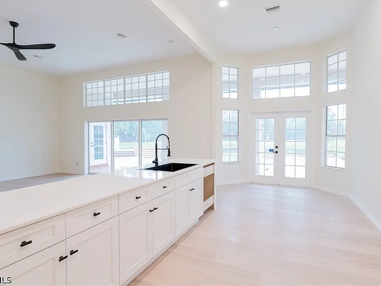 15200 Sweetwater Ct — Photo 5