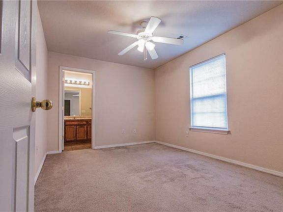 5th image of 3207 SW Amberwood Ave Unit 1