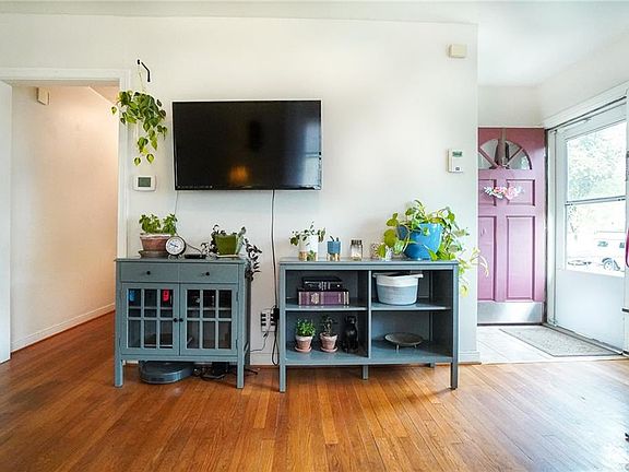 5th image of 1108 Carrolton St