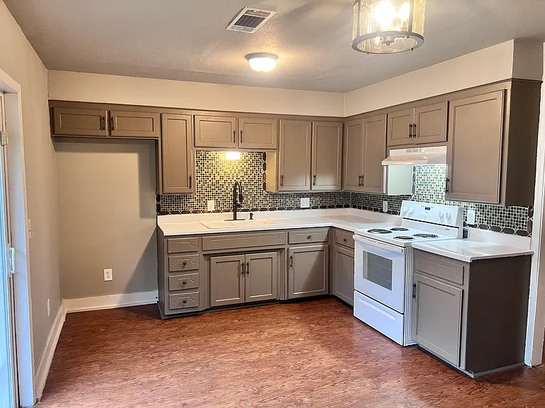 1107 Wilson St — Photo 16