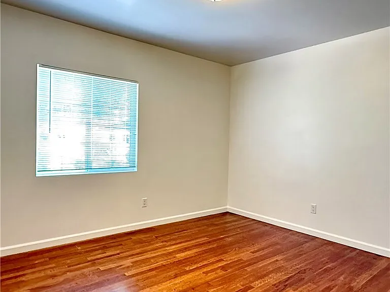 5953 Shoshone Ave — Photo 8