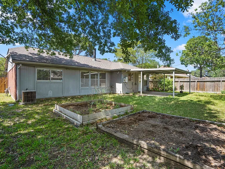 5211 Roserock Ln — Photo 26
