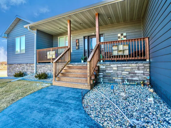 1009 Silver Ln, Aberdeen, SD 57401