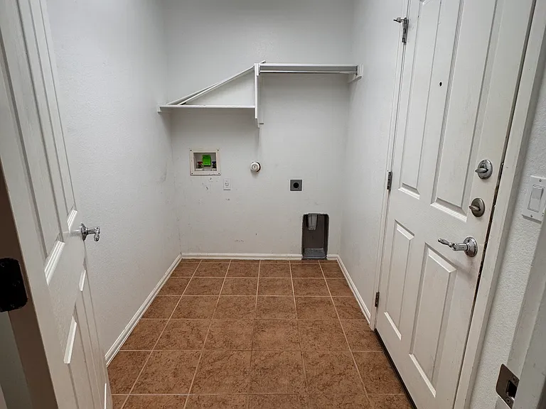615 Kingfisher Ln — Photo 15