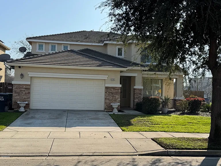 3235 W Elowin Ave — Photo 2