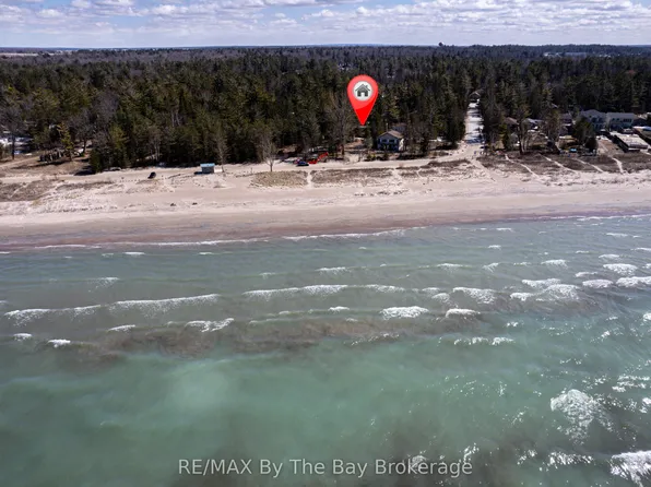 278 Coastline Dr, Wasaga Beach, ON L9Z 2M4