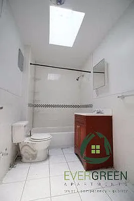 Rented by Evergreen Apartments BK | media 5