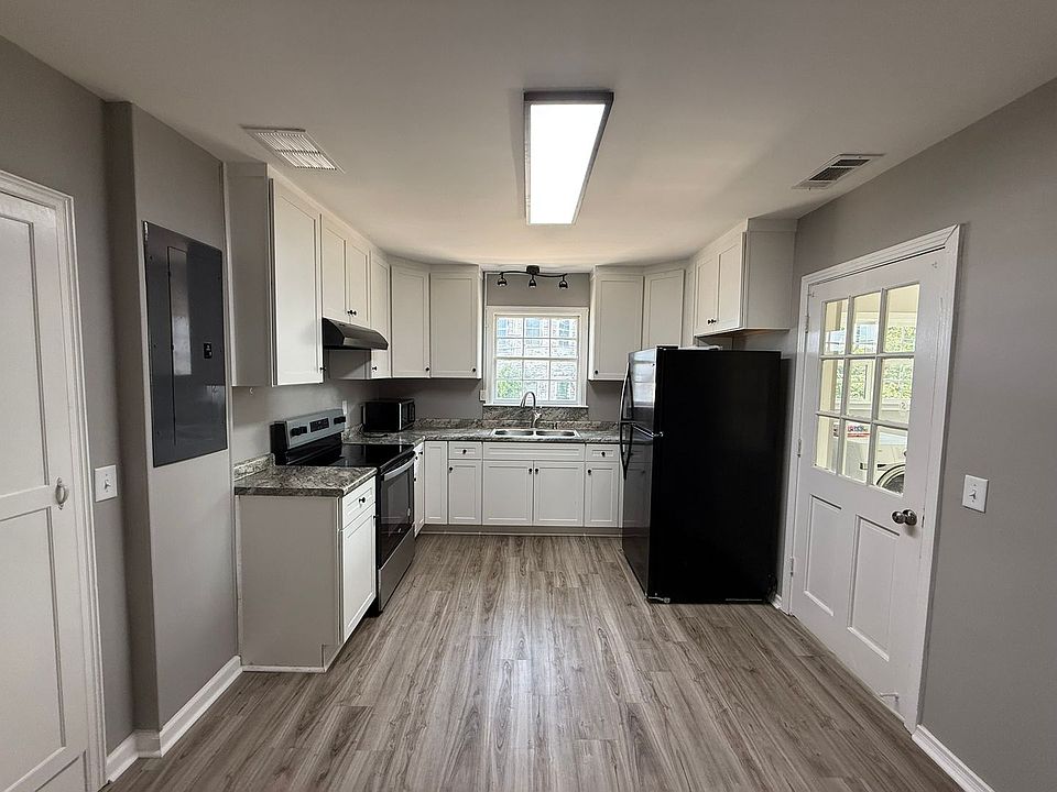 1st image of 18B N Zetterower Ave