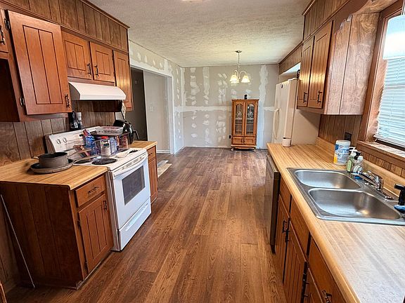 2nd image of 322 Robin Dr