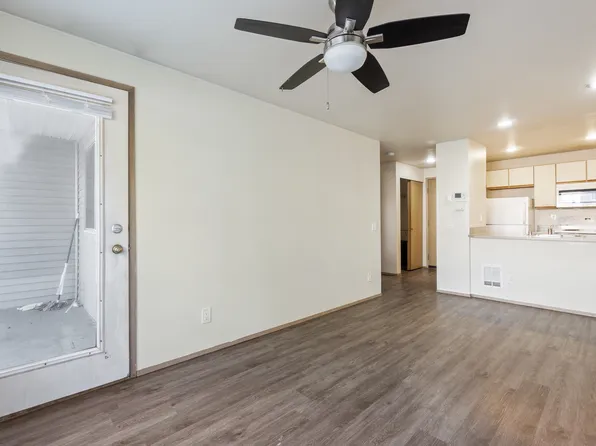 1151 N 94th St APT 11, Seattle, WA 98103