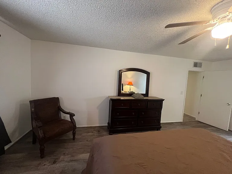 501 E Suffolk Dr — Photo 13