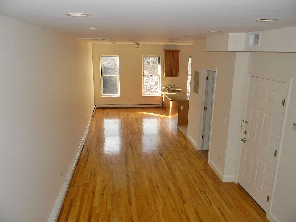 2nd image of 302 7th Ave APT 3