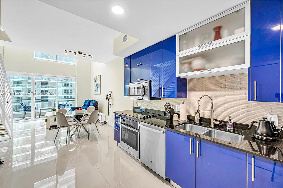 Building Photo - 60 SW 13th St #2014