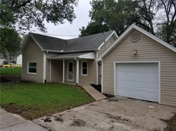 102 S Prospect St, Kearney, MO 64060