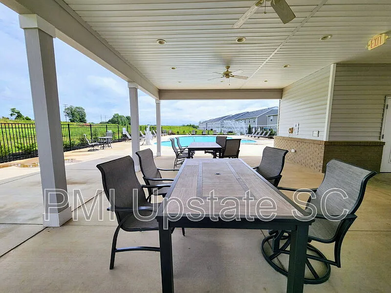 4 bed, 3.5 bath, 1810 sqft, $1,795 — Photo 2