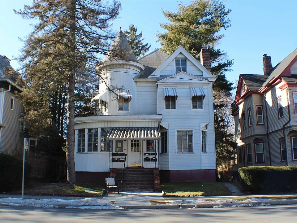 37 Hooker Ave #8