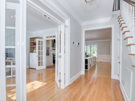 4th image of 587 Medinah Drive