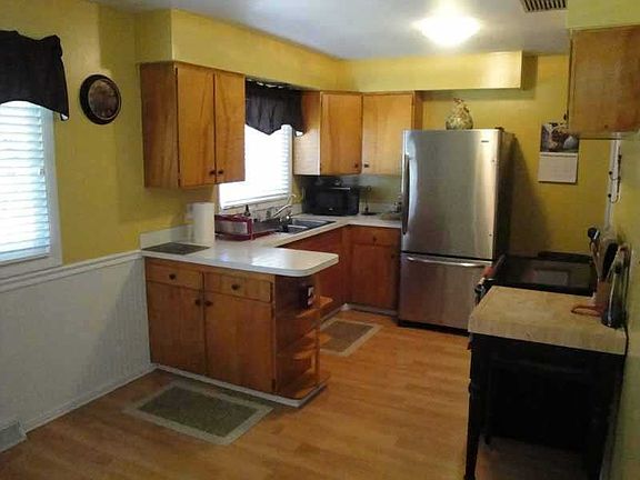 4th image of 2440 Broadwater Ave