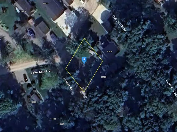 10510 Lake Shore Dr, Fenton, MI 48430