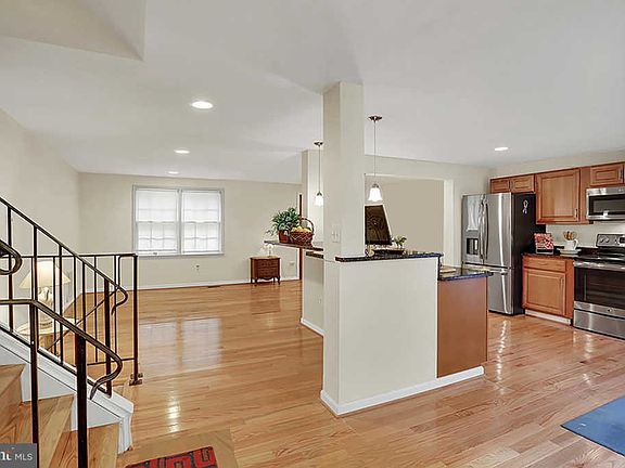 4th image of 7820 Freehollow Dr