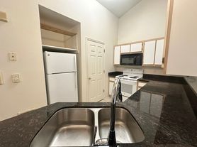 2 Bedroom Hillsdale Commons Apartment!
