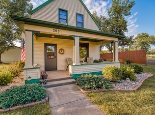 305 4th St SE, Hallock, MN 56728