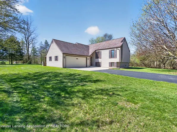 5126 Sleight Rd, Bath, MI 48808