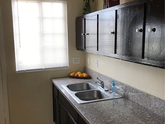 4th image of 304 Maxine Ave