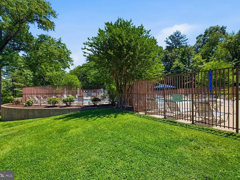 3712 Valley Dr — Photo 41